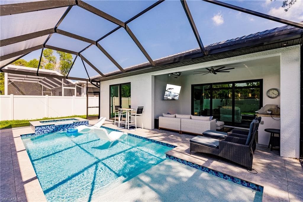 656 108th AVE N NAPLES, FL 34108