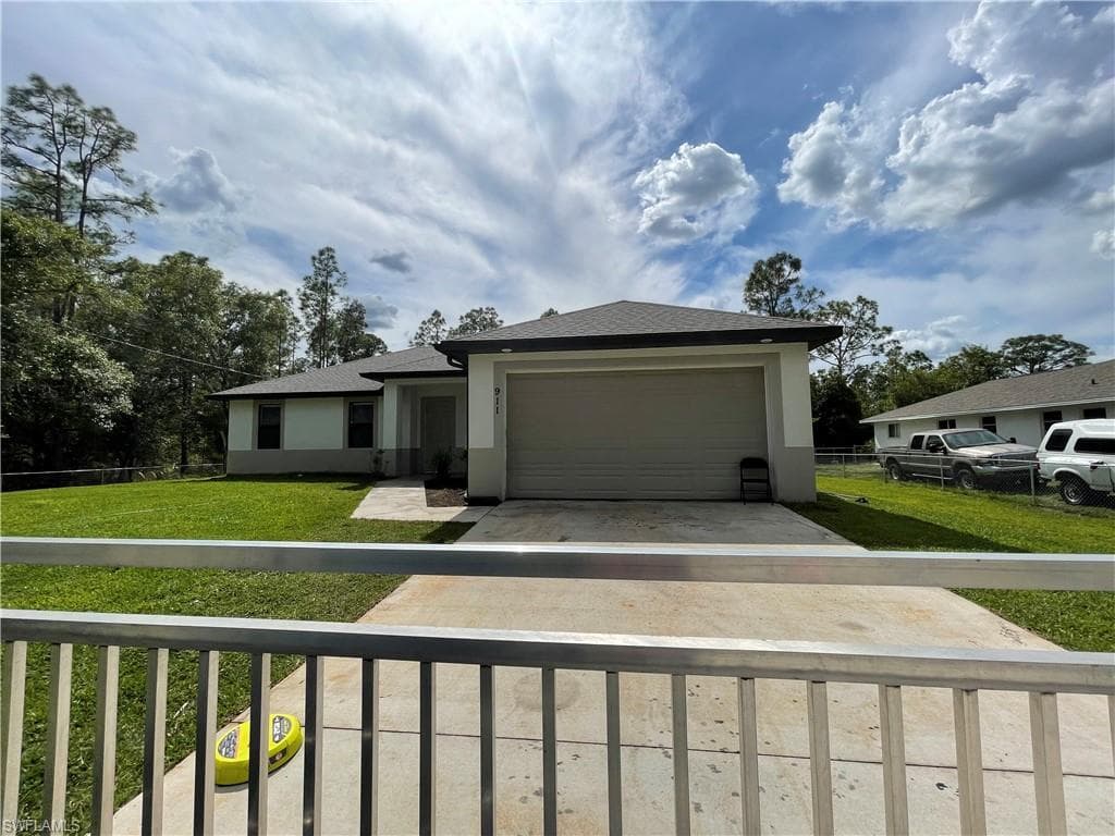911 Henry AVE LEHIGH ACRES, FL 33972