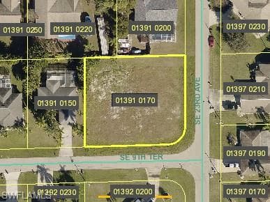 2221 SE 9th TER CAPE CORAL, FL 33990