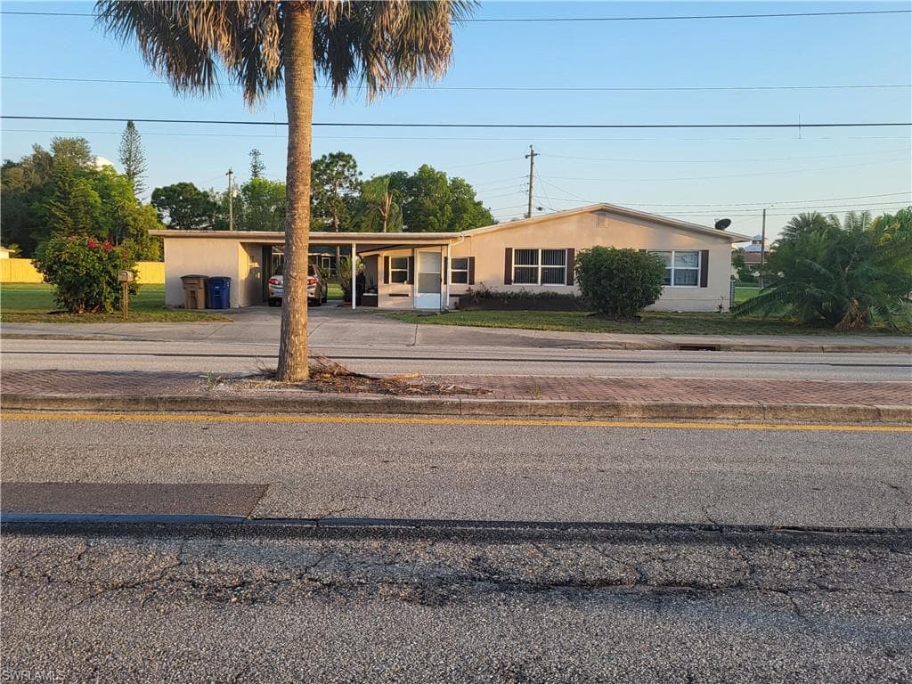 900 Leeland Heights BLVD W LEHIGH ACRES, FL 33936