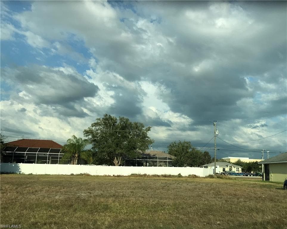 3329 SW 25th PL CAPE CORAL, FL 33914
