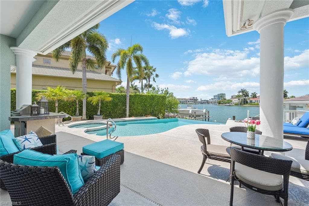 255 Bay PT NAPLES, FL 34103