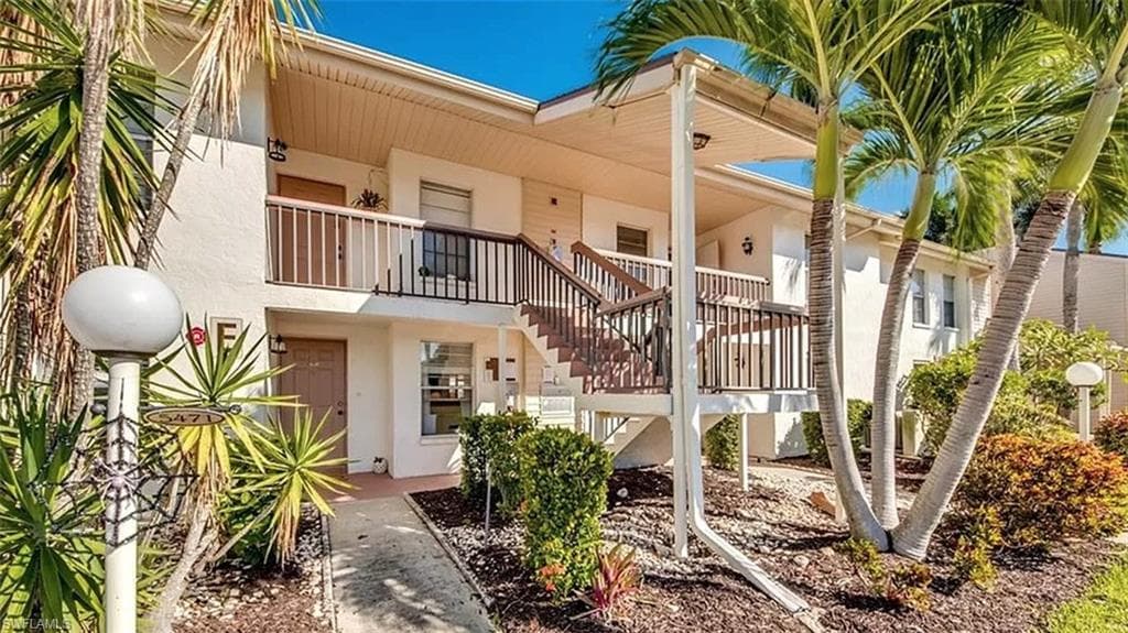 5471 Peppertree DR 8 FORT MYERS, FL 33908