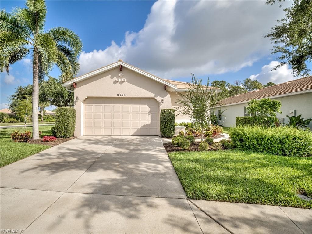 10696 Camarelle CIR FORT MYERS, FL 33913