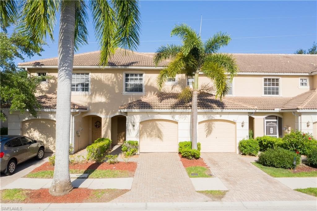 8669 Athena CT LEHIGH ACRES, FL 33971