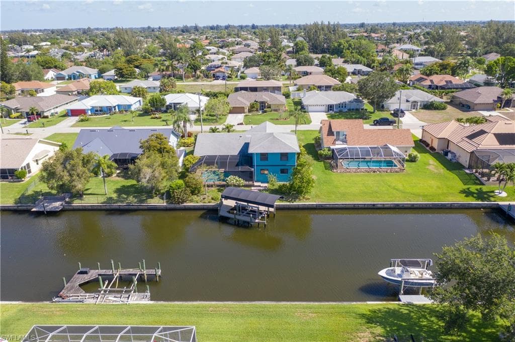 402 SE 30th TER CAPE CORAL, FL 33904