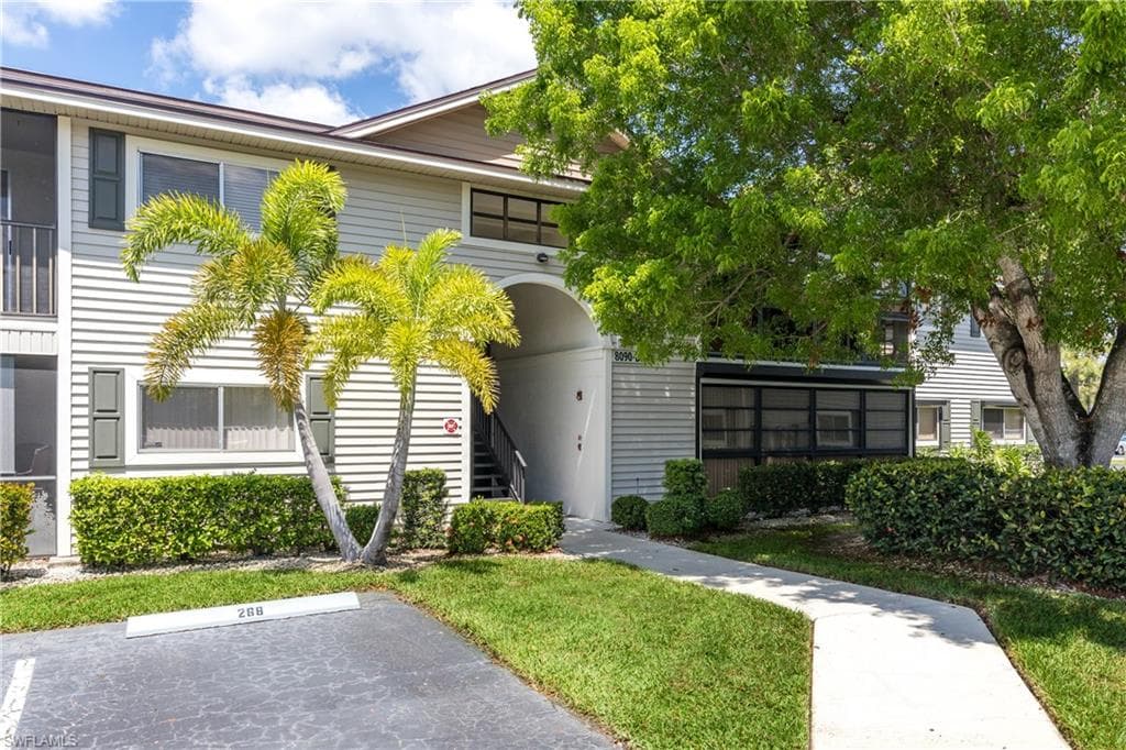 8090 S Woods CIR 15 FORT MYERS, FL 33919