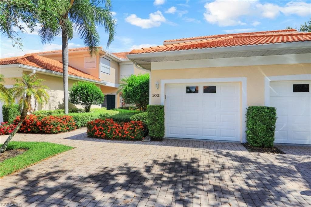 5205 Birmingham DR 102 NAPLES, FL 34110
