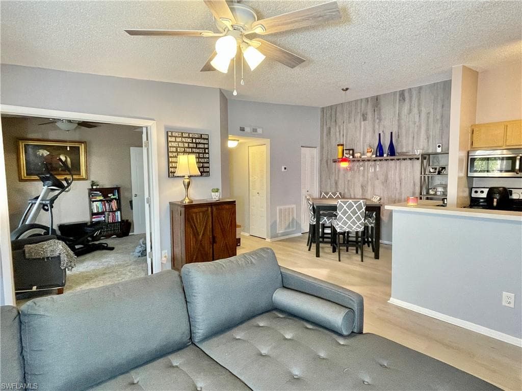 6492 Royal Woods DR 5 FORT MYERS, FL 33908