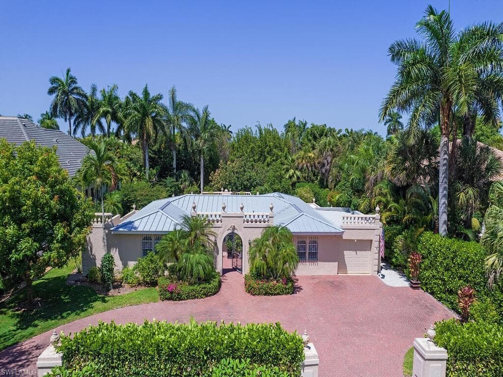 2331 Crayton RD NAPLES, FL 34103