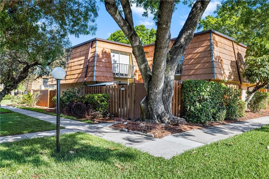 1700 Park Meadows DR 2 FORT MYERS, FL 33907