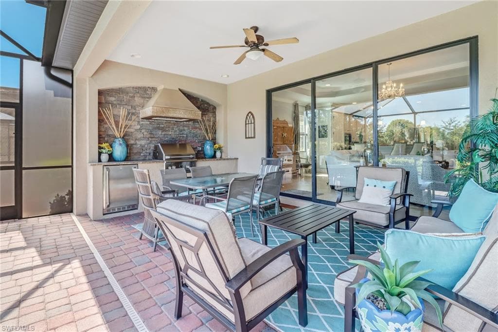 2982 Aviamar CIR NAPLES, FL 34114