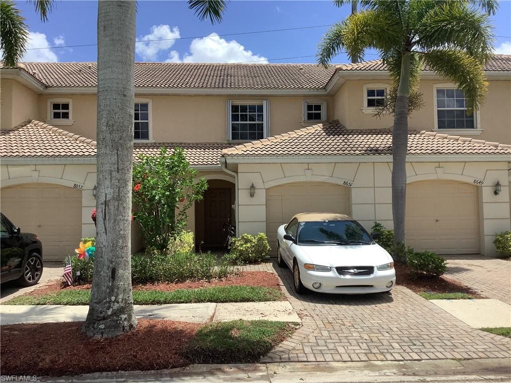 8651 Athena CT LEHIGH ACRES, FL 33971