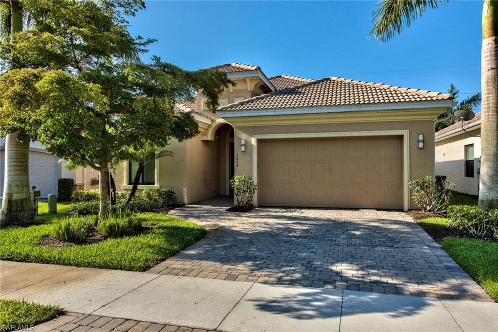 1614 Serrano CIR NAPLES, FL 34105