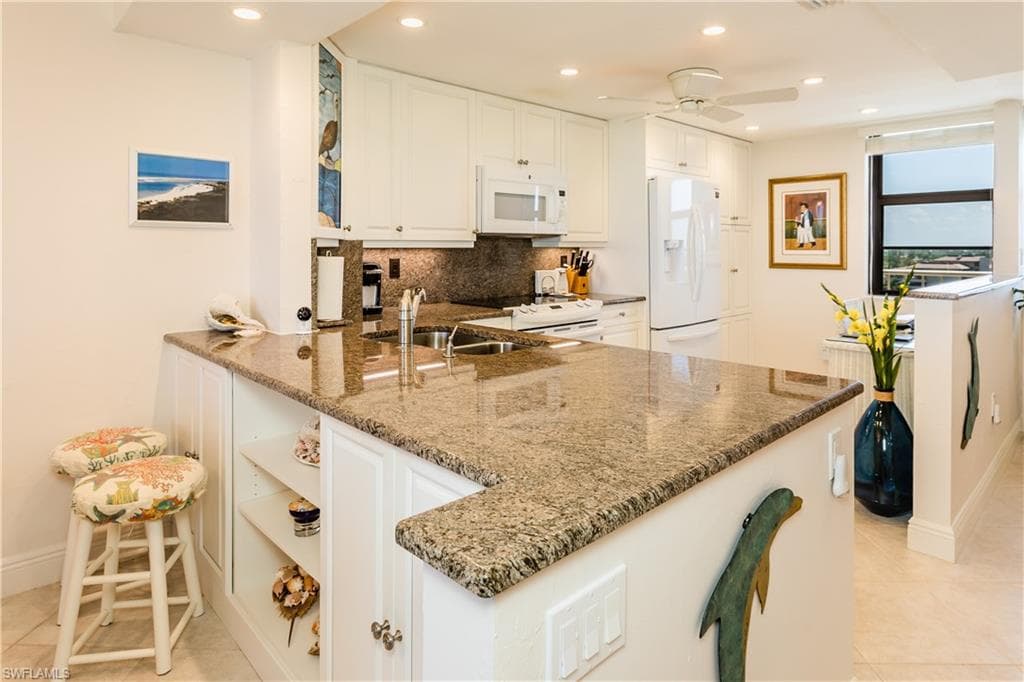 440 Seaview CT 902 MARCO ISLAND, FL 34145