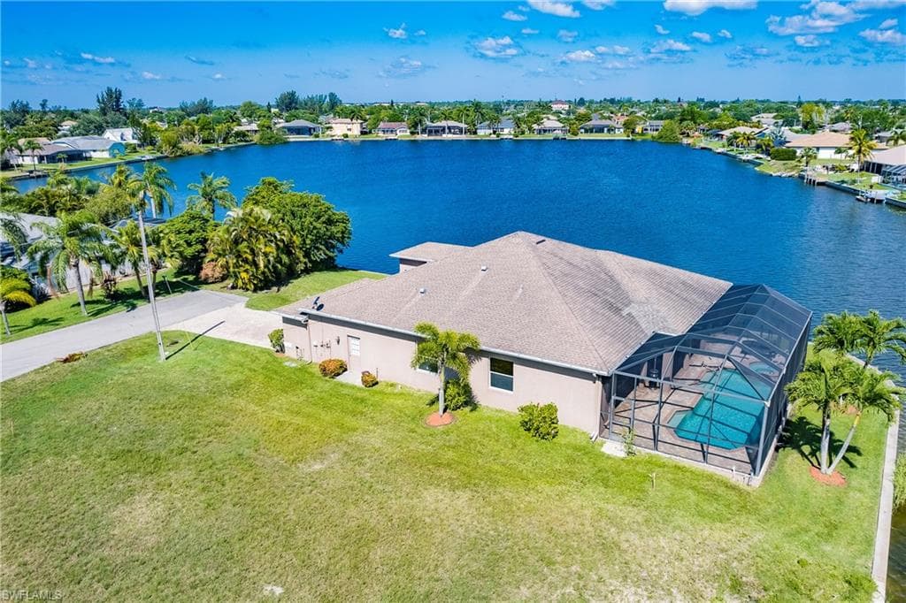 322 NE 20th CT