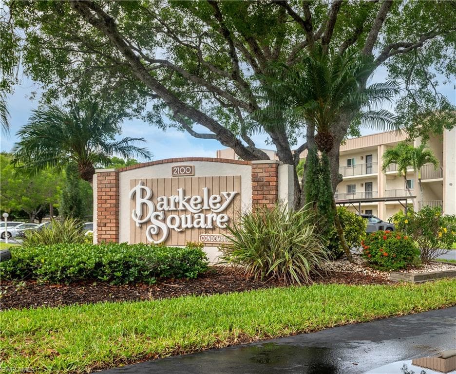 2079 Barkeley LN 13 FORT MYERS, FL 33907