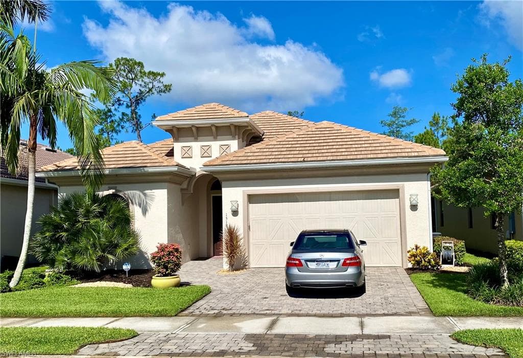 1518 Serrano CIR NAPLES, FL 34105