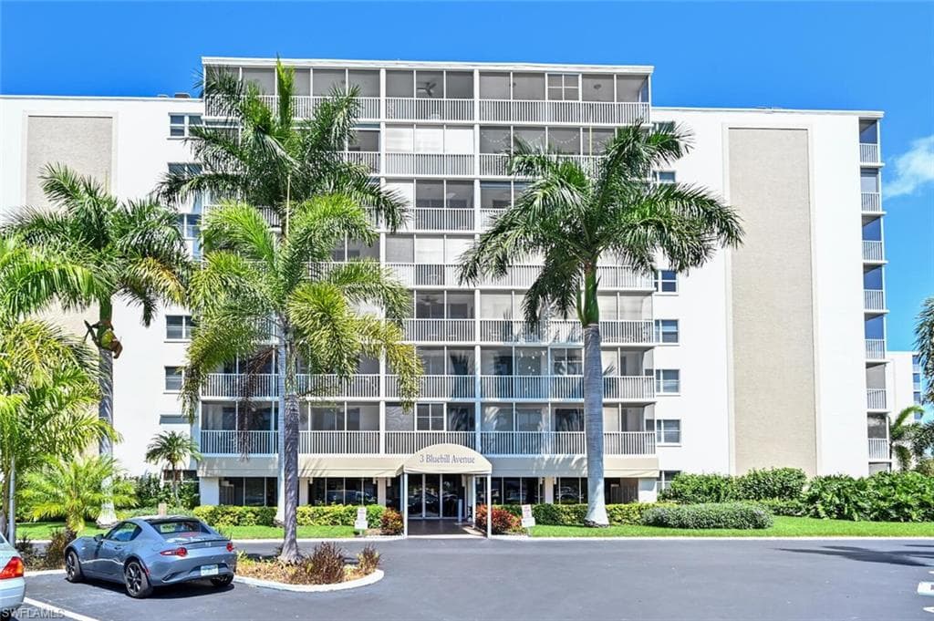 3 Bluebill AVE 203 NAPLES, FL 34108