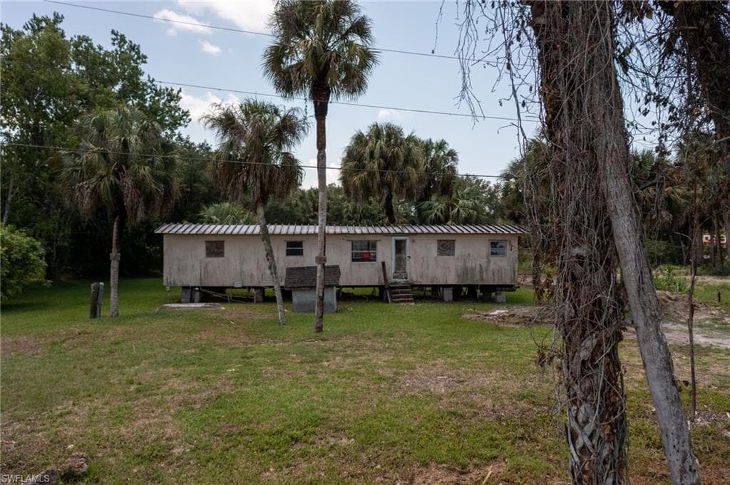 2489 Case LN NORTH FORT MYERS, FL 33917