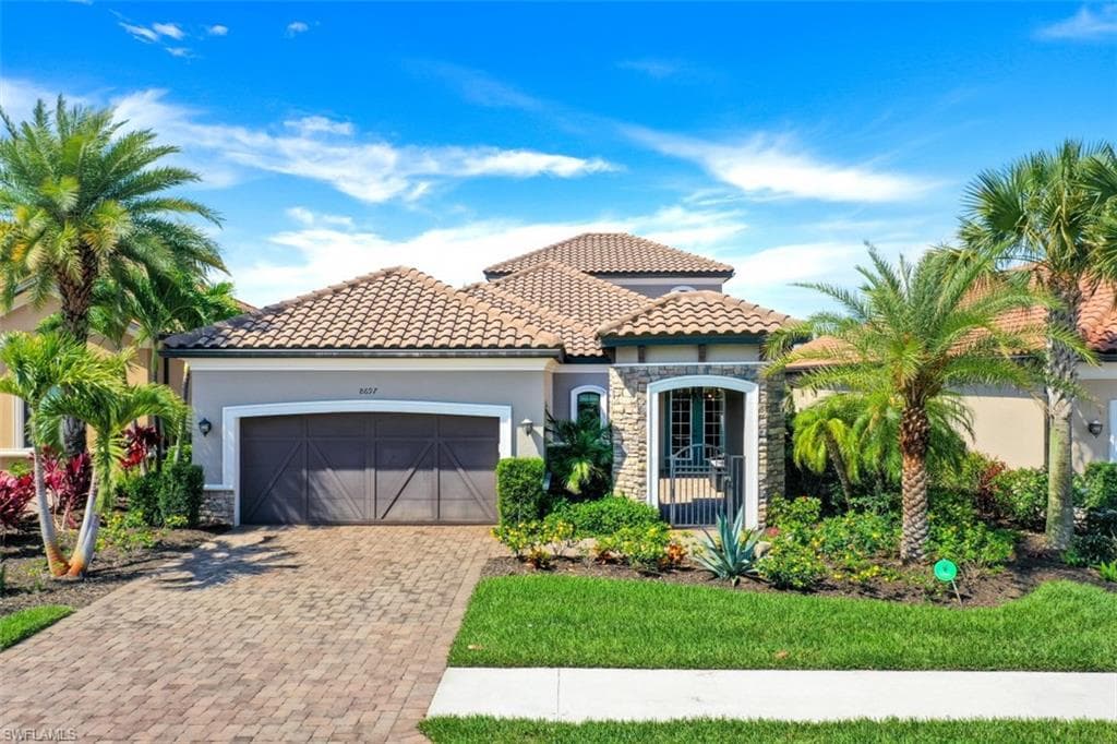 8697 Cavano ST NAPLES, FL 34119