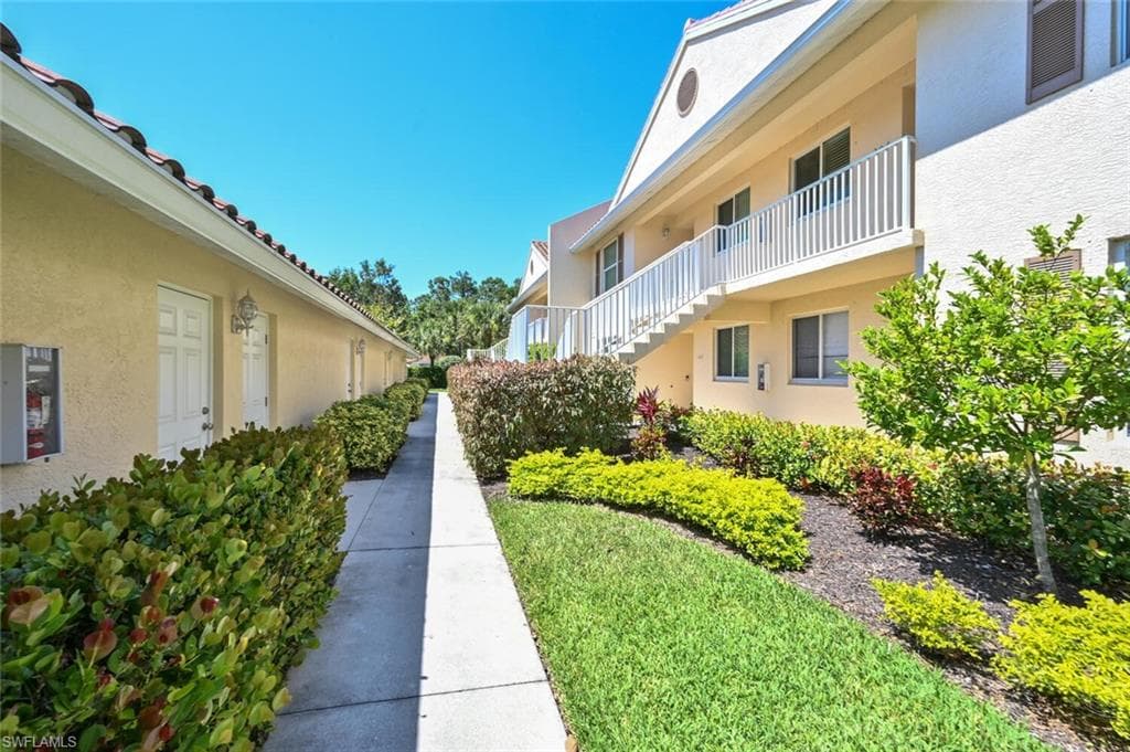 421 Valerie WAY 104 NAPLES, FL 34104