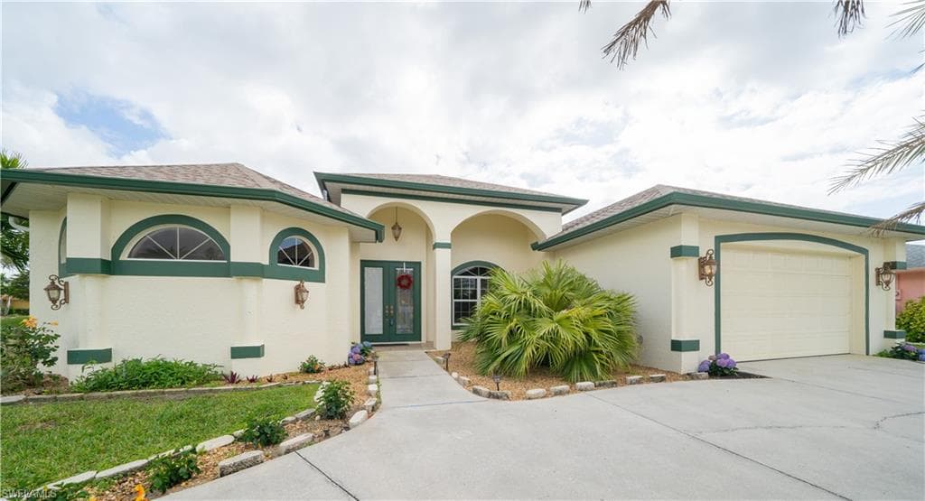 528 Mohawk PKY CAPE CORAL, FL 33914