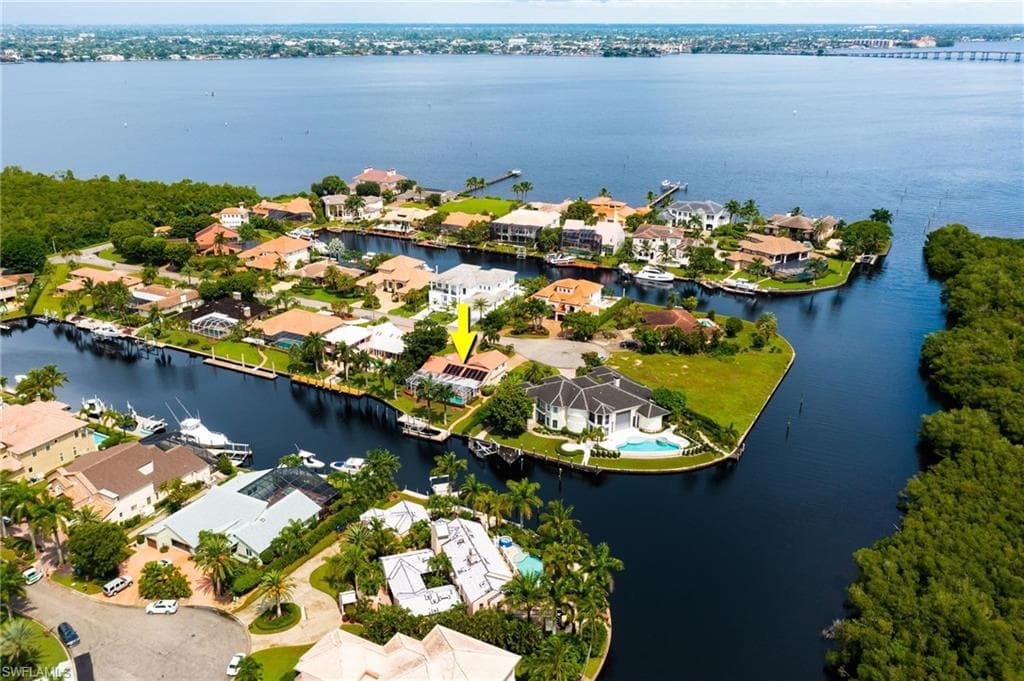 4810 Sherry LN FORT MYERS, FL 33908