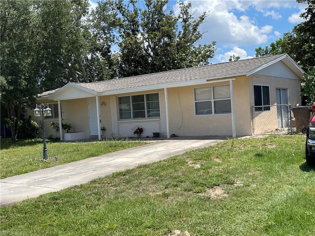 800 Alcala AVE LEHIGH ACRES, FL 33936