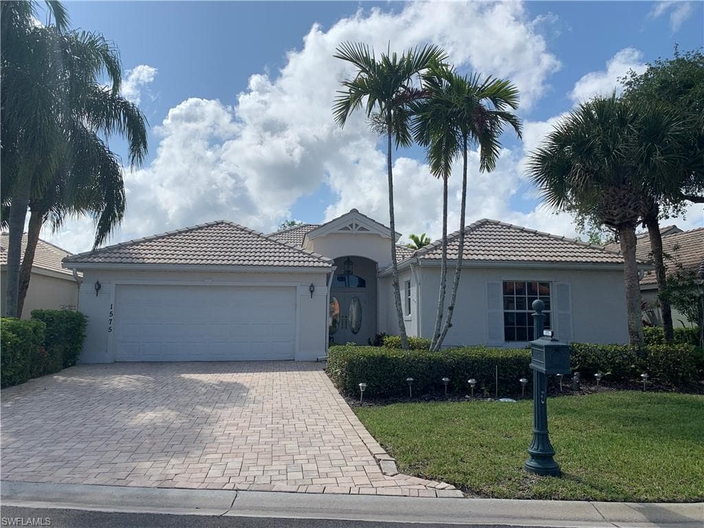 1575 Whispering Oaks CIR NAPLES, FL 34110