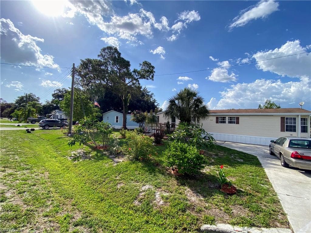 2521 Gail Helen CT NORTH FORT MYERS, FL 33917