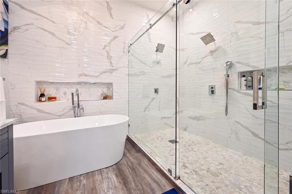 821 Vistana CIR 24 NAPLES, FL 34119