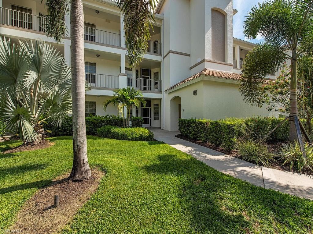 8223 Parkstone PL 2-204 NAPLES, FL 34120