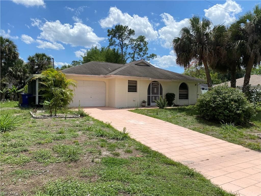 2906 E 5th ST LEHIGH ACRES, FL 33972