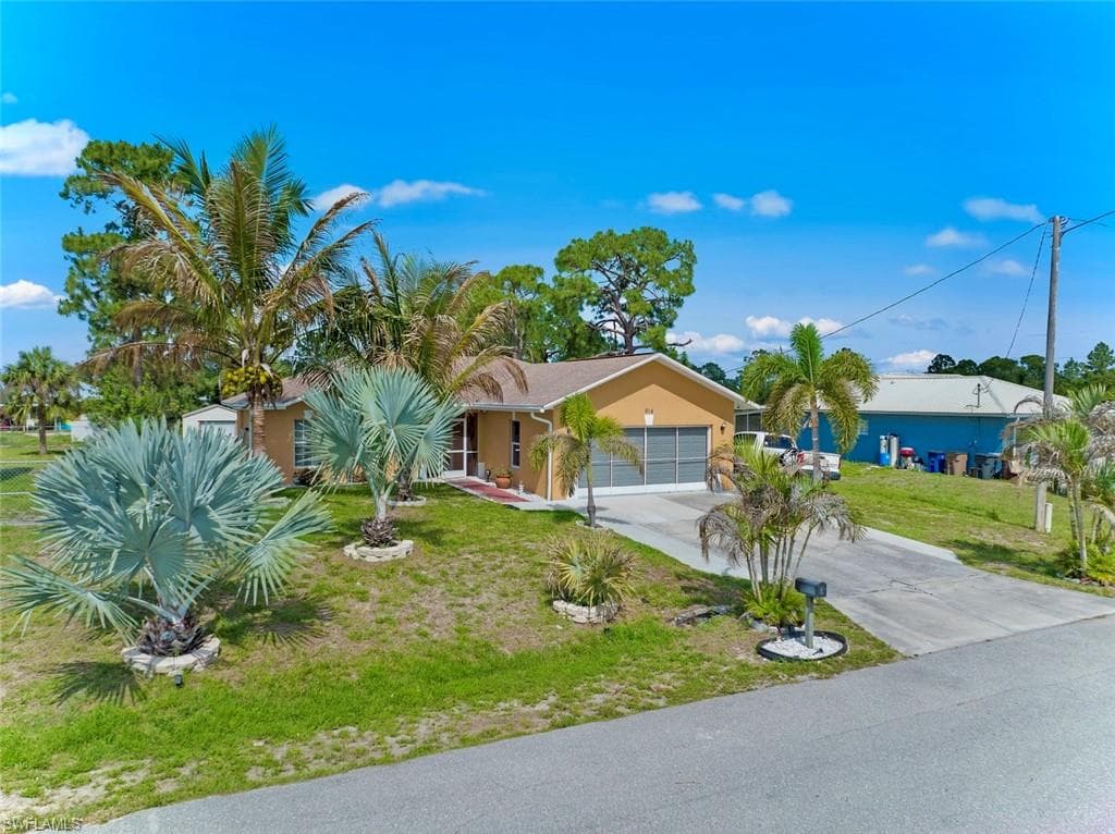 914 Mary AVE S LEHIGH ACRES, FL 33974