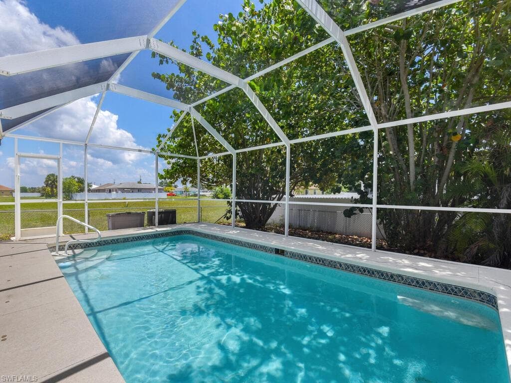 121 SW 22nd AVE CAPE CORAL, FL 33991