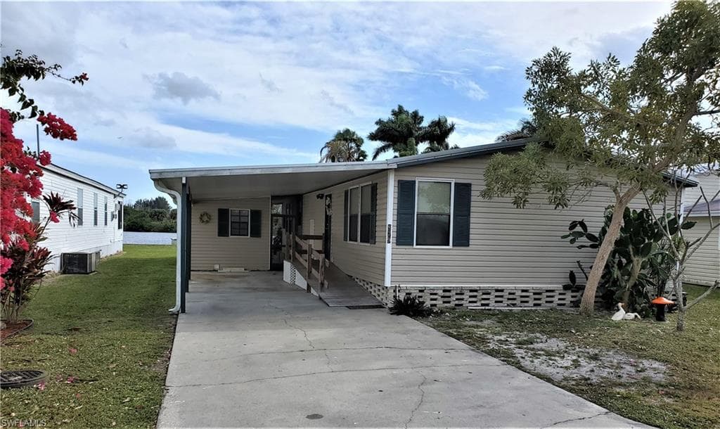 879 YACHT CLUB WAY MOORE HAVEN, FL 33471