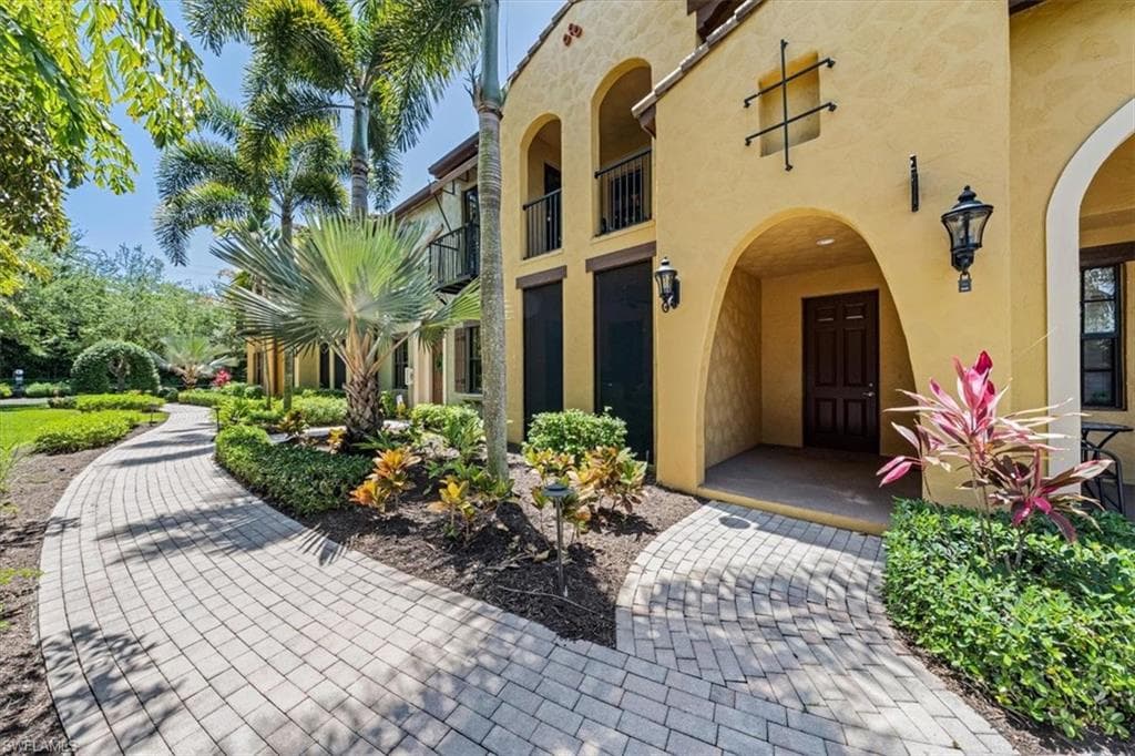 8941 Malibu ST 104 NAPLES, FL 34113