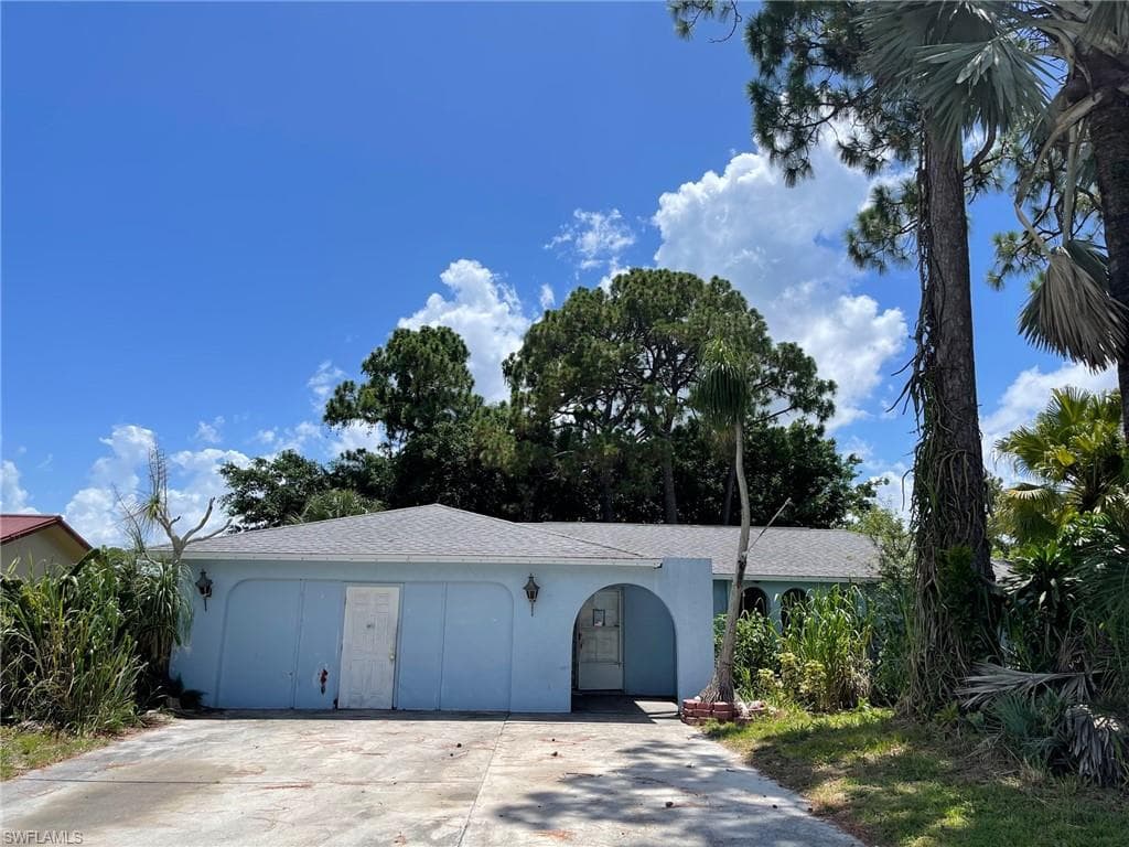 5657 Lochness CT NORTH FORT MYERS, FL 33903