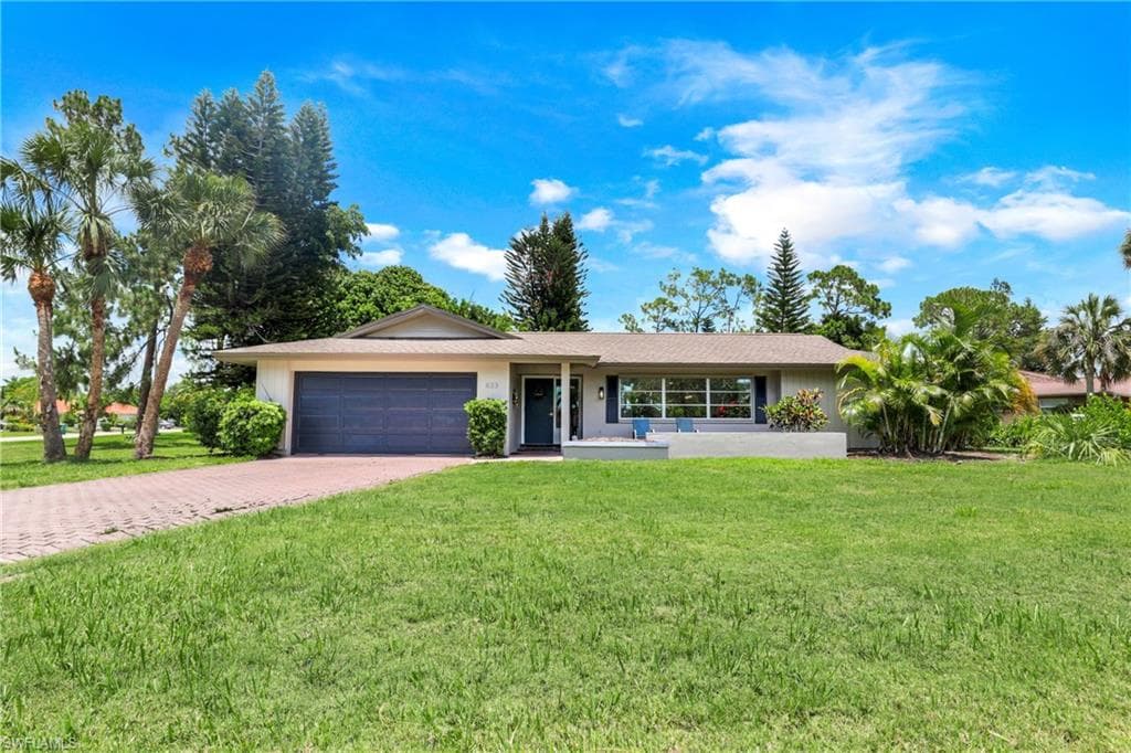 633 Cypress WAY E NAPLES, FL 34110