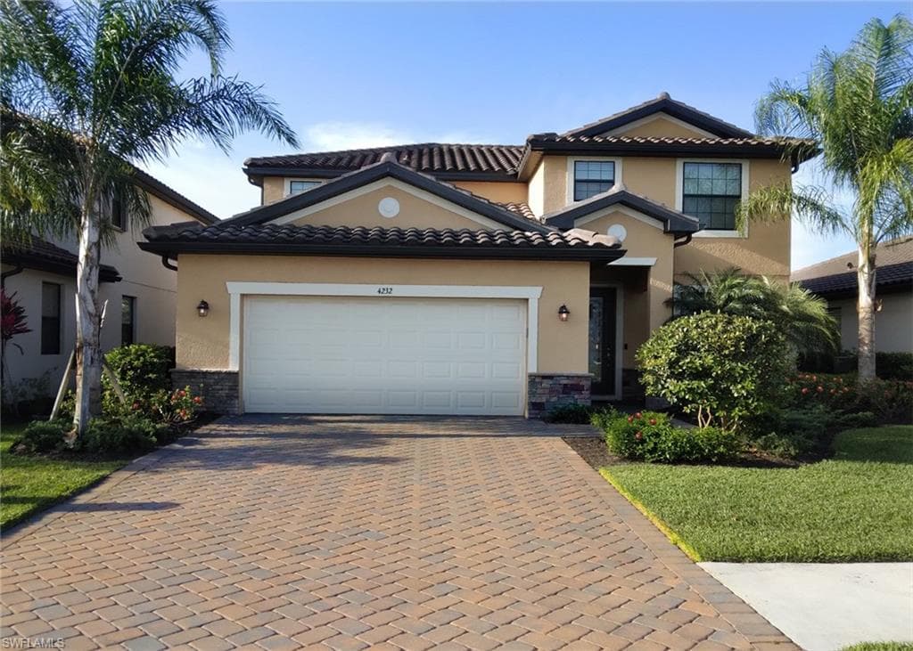 4232 Raffia Palm CIR NAPLES, FL 34119