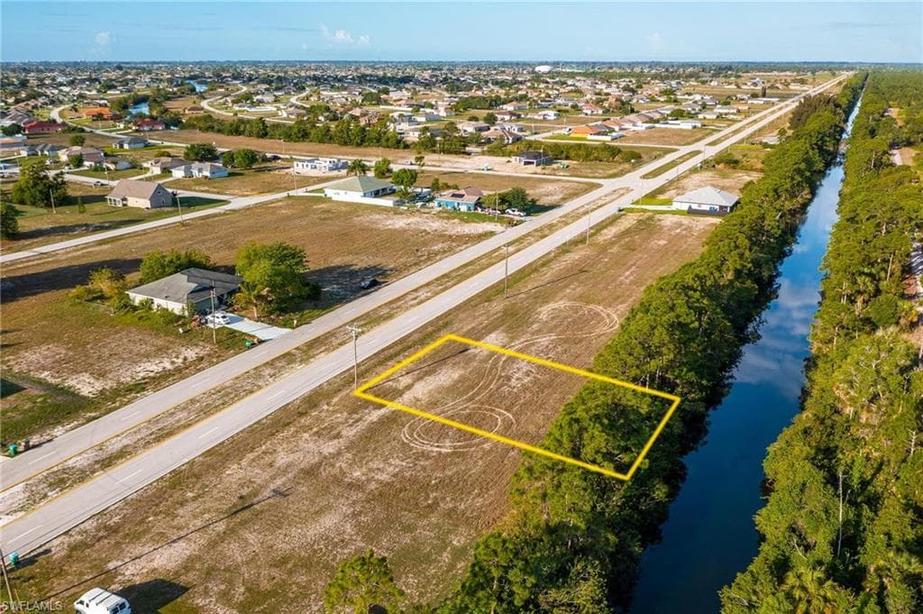 317 Wilmington PKY CAPE CORAL, FL 33993