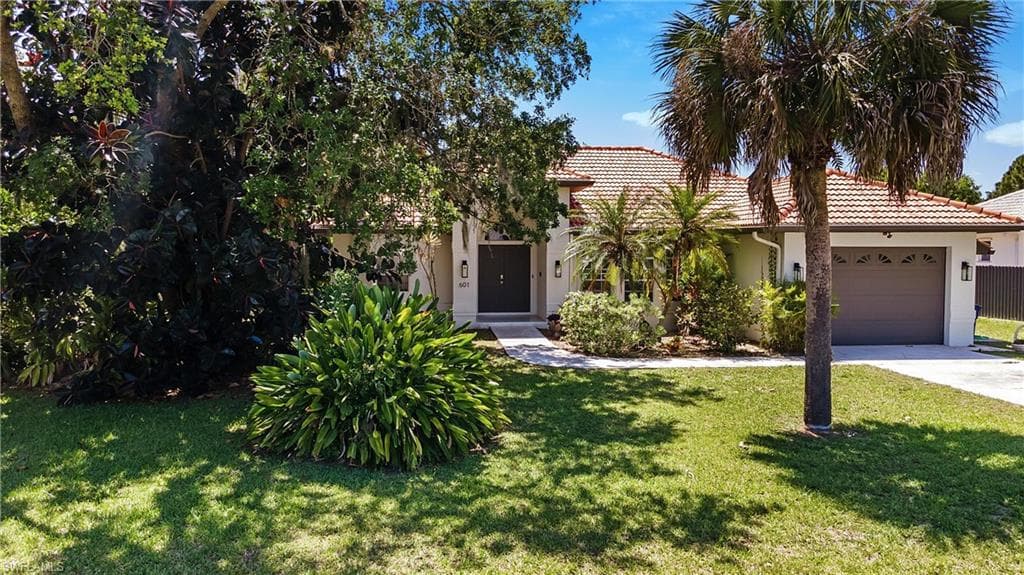 601 Columbus AVE LEHIGH ACRES, FL 33972