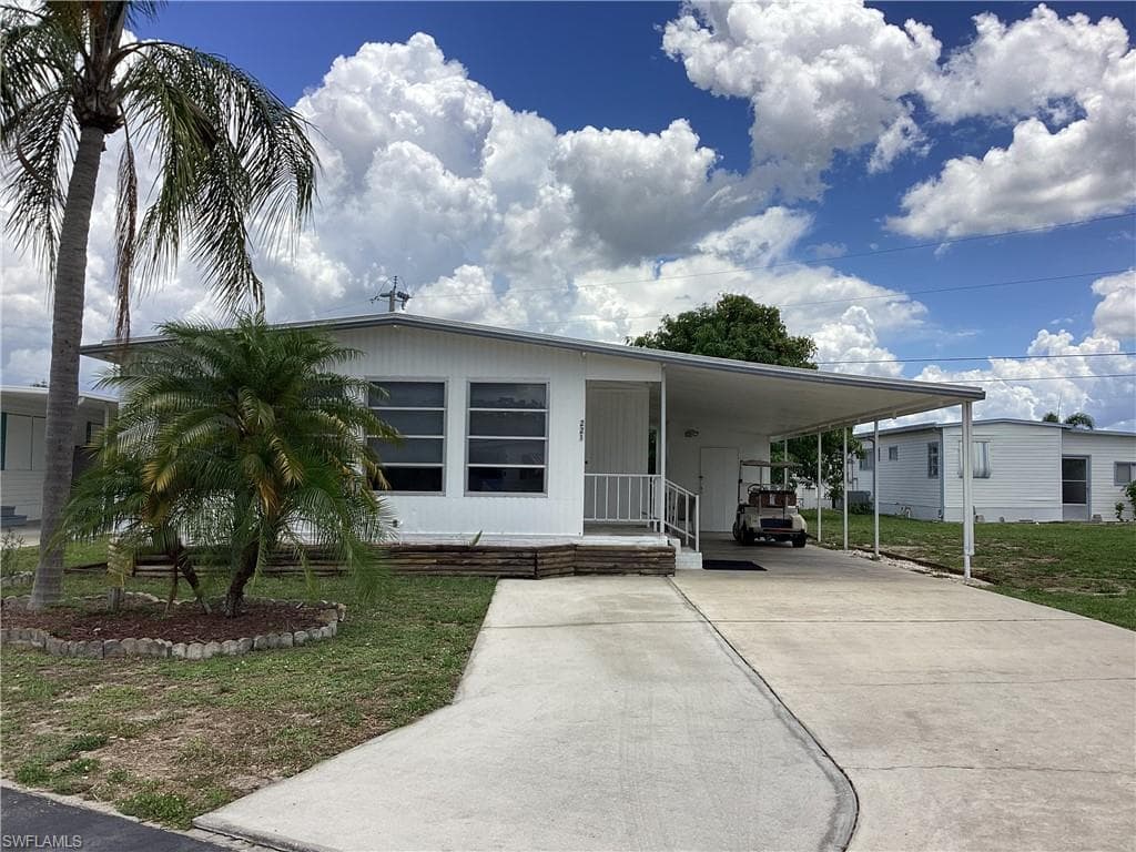 221 Cobblestone LN NORTH FORT MYERS, FL 33917