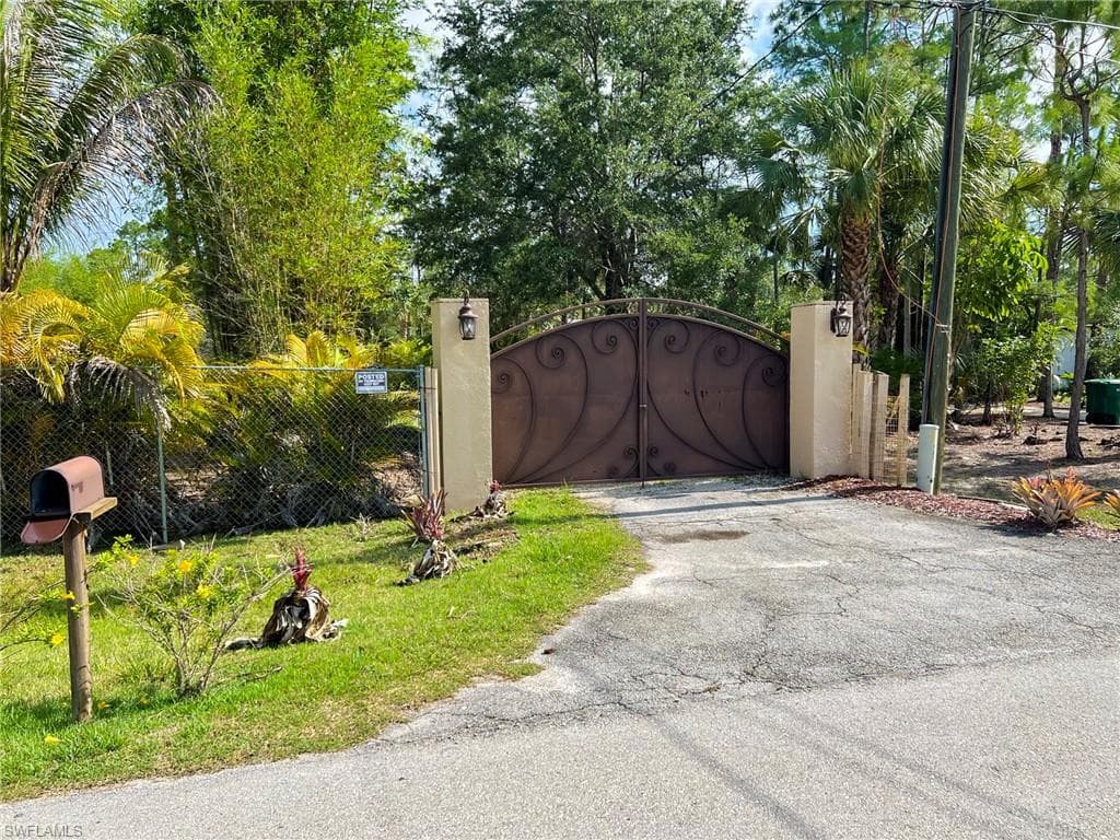 5161 Teak Wood DR NAPLES, FL 34119