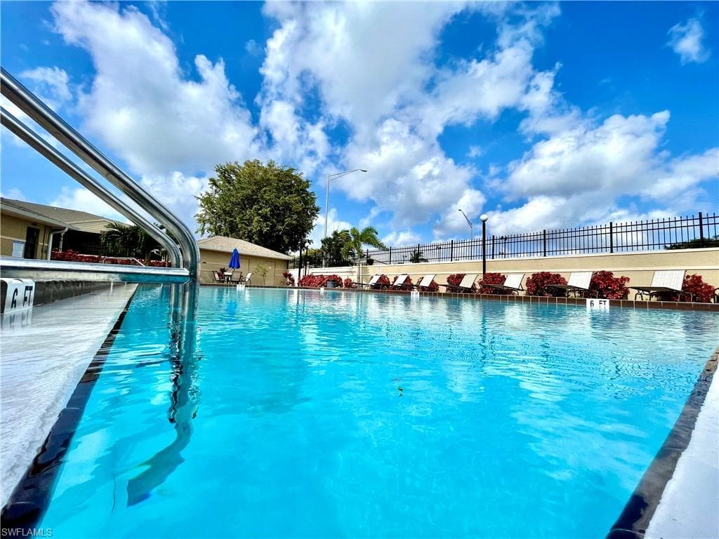 5327 Summerlin RD 2706 FORT MYERS, FL 33919