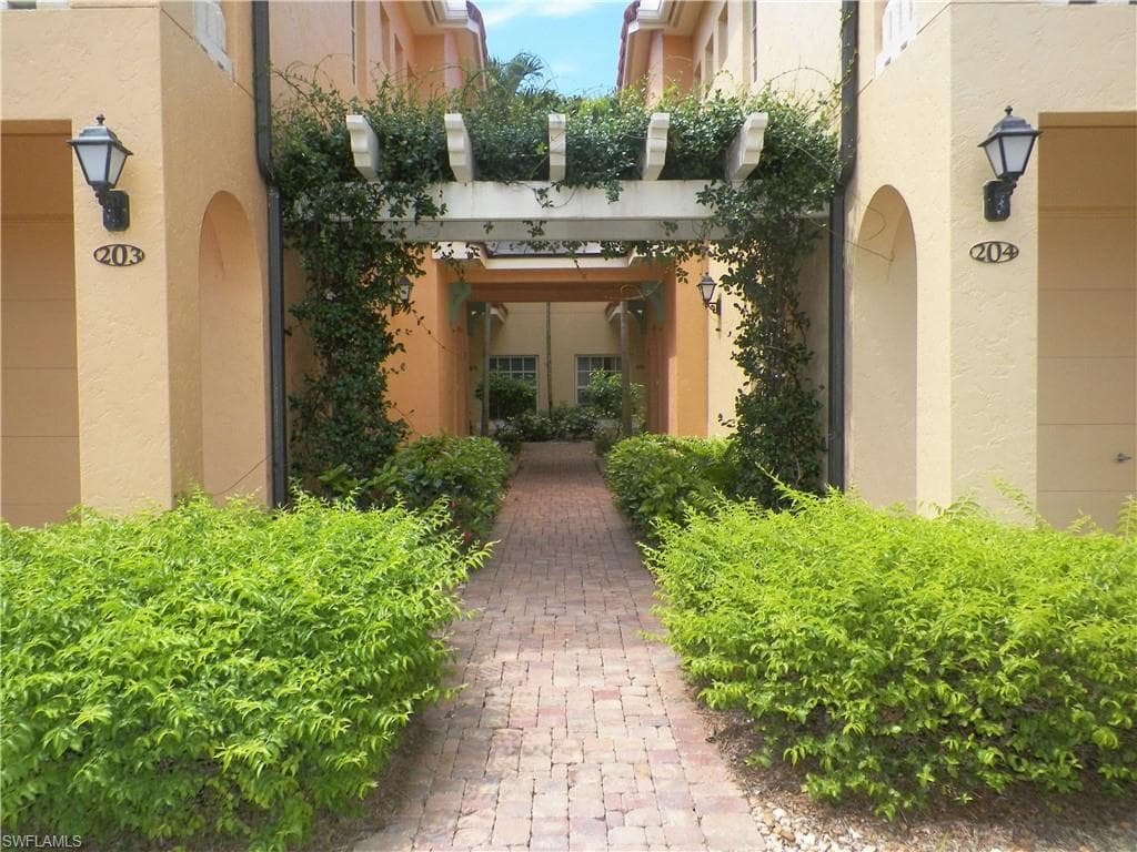 8681 Piazza Del Lago CIR 203 ESTERO, FL 33928