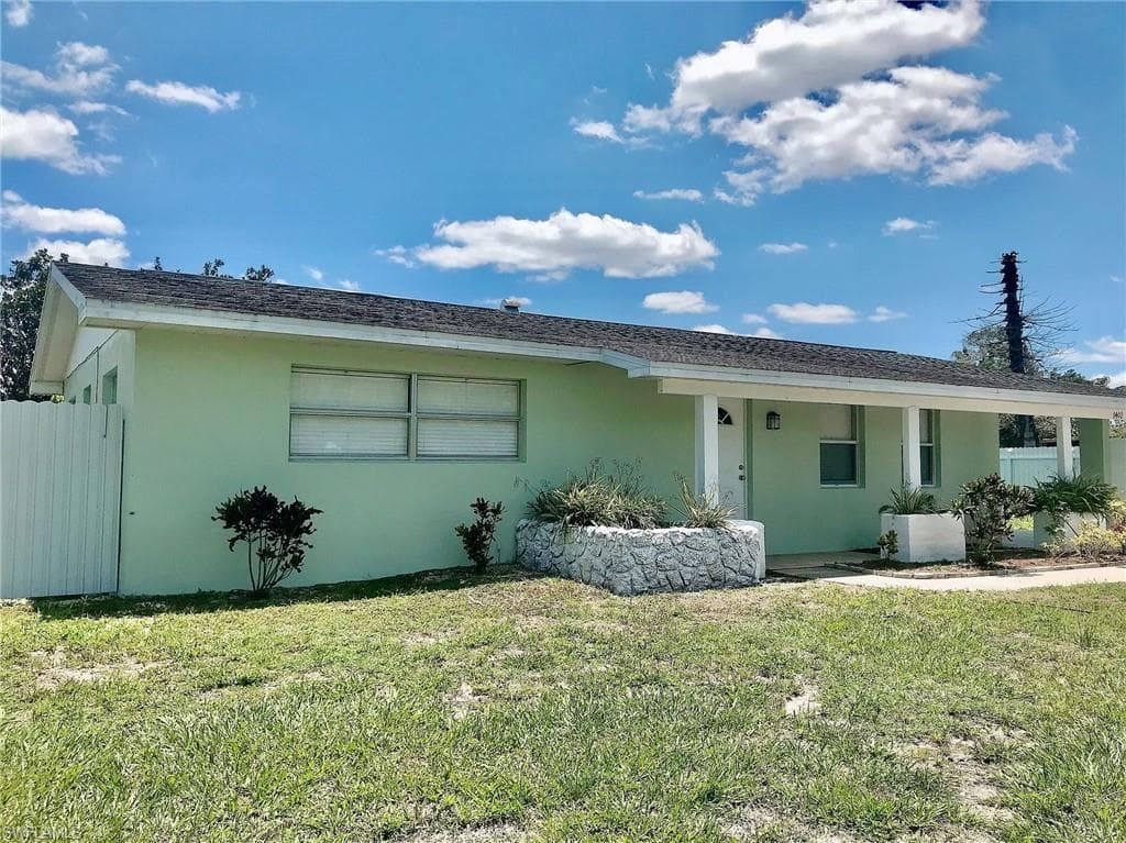 1402 Alwynne DR LEHIGH ACRES, FL 33936