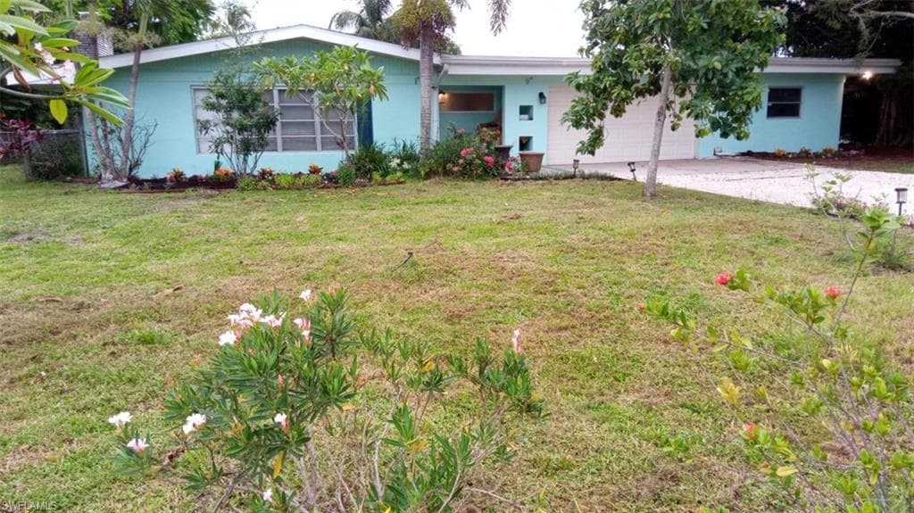 1002 Ione DR FORT MYERS, FL 33919
