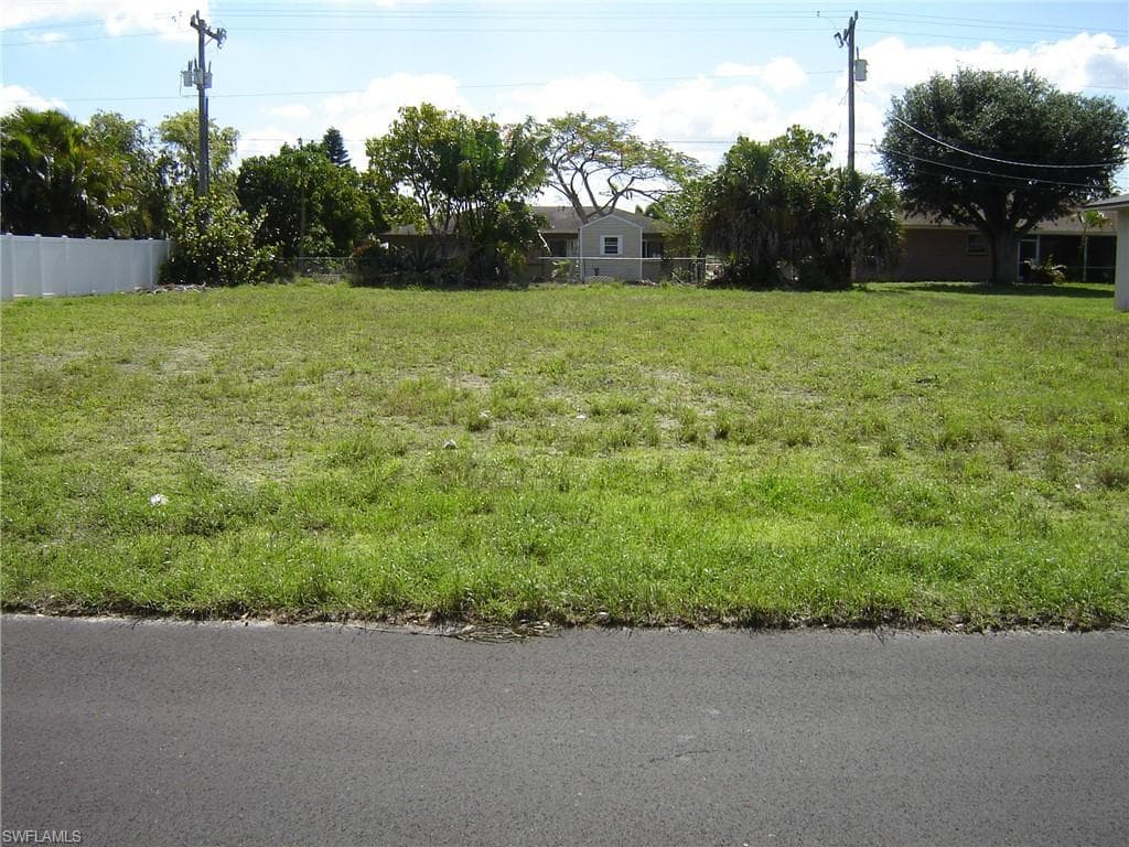 1811 SE 11th AVE CAPE CORAL, FL 33990